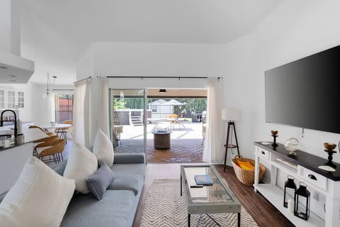 Rose Garden Retreat | Luxury Near Tarpon Point