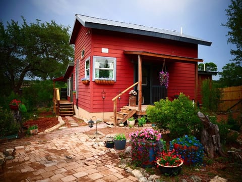 CottageCore Wooded Cabin w/ Loft & Hot Tub