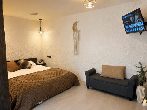 The Grotto | Luxury Earth Home | Romantic Escape | Fire Pit