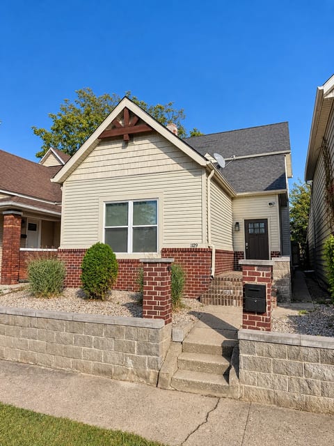 Walk to Lucas Oil Stadium - Clean 4BR Home image 4