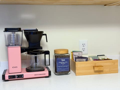 Enjoy recently roasted coffee beans, teas sourced from around the PNW, and the stylish MoccaMaster Coffee Maker! 