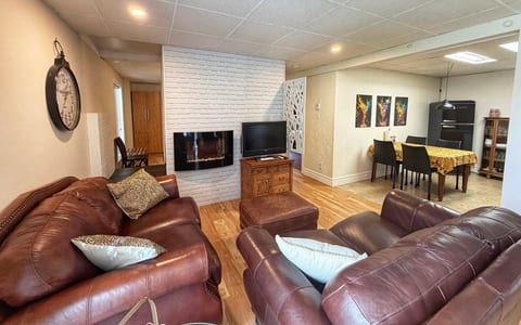 Rez de Jardin at Magog: Waterfront•Pool•Hot tub•3 rooms