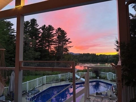 Rez de Jardin at Magog: Waterfront•Pool•Hot tub•3 rooms