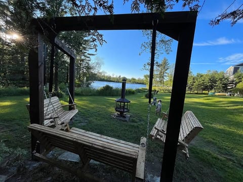 Rez de Jardin at Magog: Waterfront•Pool•Hot tub•3 rooms