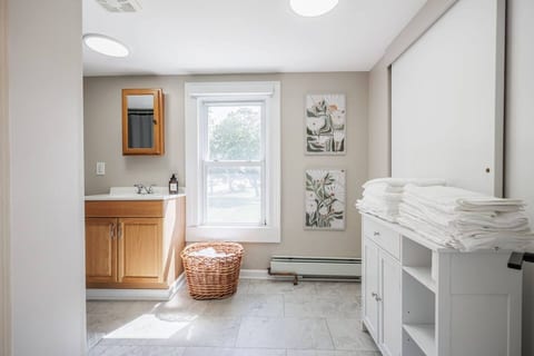 Brighton Retreat Near URMC & Pittsford Plaza
