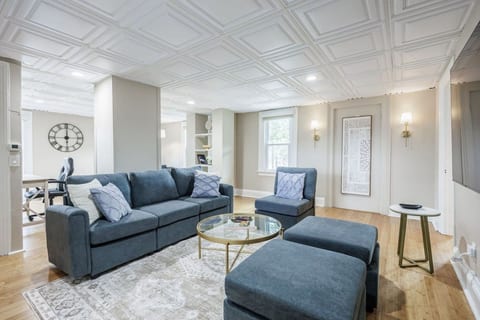 Brighton Retreat Near URMC & Pittsford Plaza
