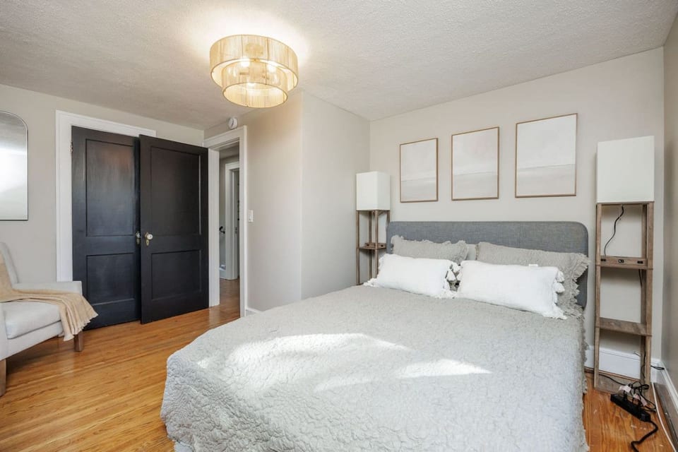 Quiet Luxury Stay - Near UofR, RIT & Golisano - Rochester