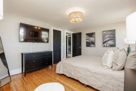 Quiet Luxury Stay - Near UofR, RIT & Golisano