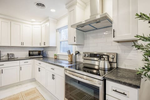 Serene 3BR Retreat, walk to URMC, RIT & Golisano
