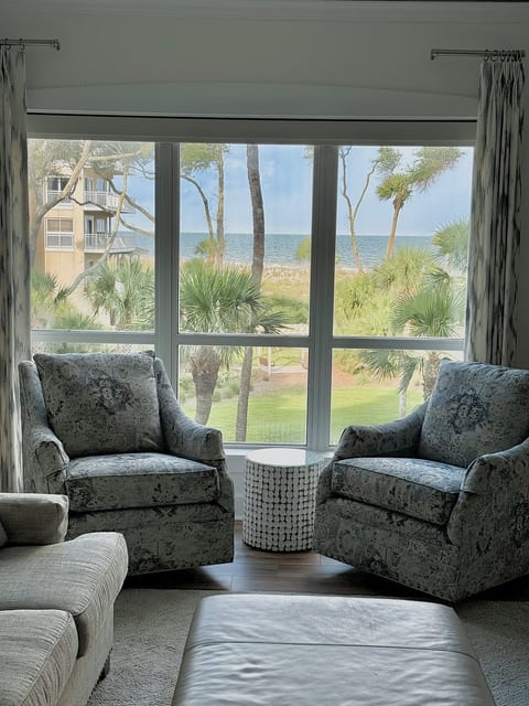 Beautiful ocean views from the living room and master bedoom!