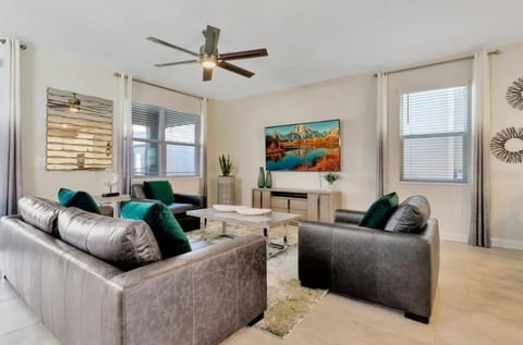 3. Deluxe suite near Disney+ FREE waterpark+ Pool image 3