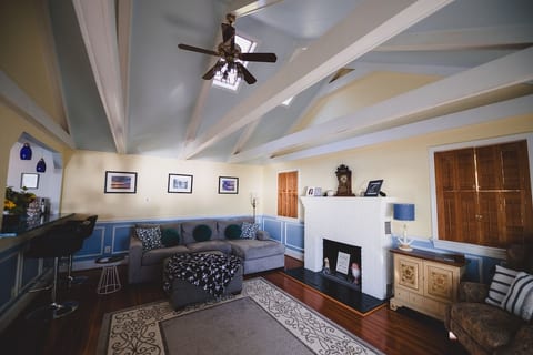 The true heart of the home is our spacious sunken living room. Just one step down from the kitchen and dining area, this space wraps you in cozy comfort and is the ultimate spot to unwind. The water views, gorgeous sunsets, wildlife are unbeatable!