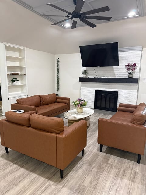 Newly renovated 5 bedroom in Southwest