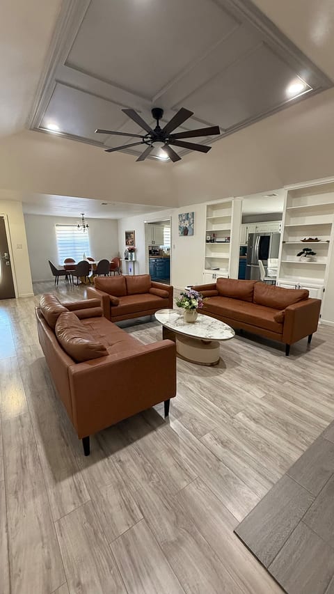 Newly renovated 5 bedroom in Southwest