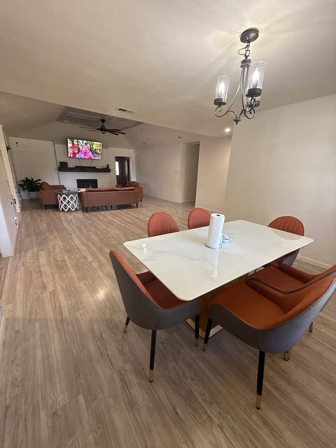 Newly renovated 5 bedroom in Southwest