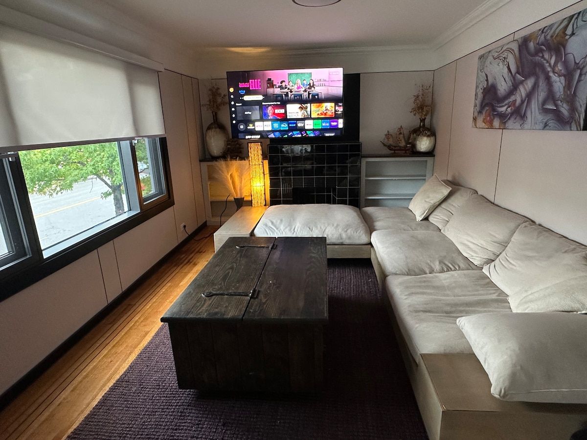 Furnished 2BR/2BA, North Vancouver · Cinema Room