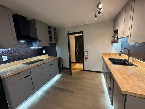 Central Lonsdale | Cinema, Spa Tub & Smart Home image 4