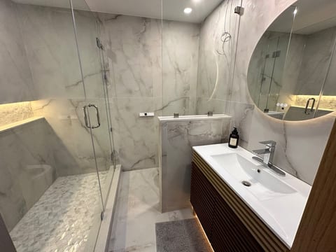 Central Lonsdale | Cinema, Spa Tub & Smart Home image 2