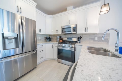Full modern kitchen equipped with everything you need to cook meals for your family and friends.