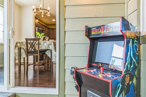 Big Families +Movies+Pool, Firepit & Arcade>Denver