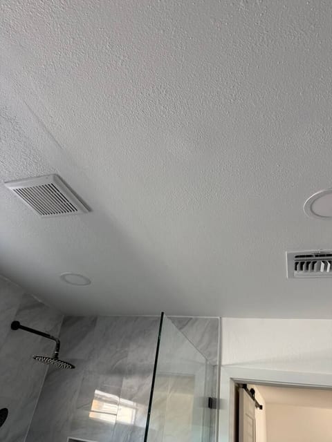 Modern 4BR/3BA Retreat • Central Mesa • Sleeps 10