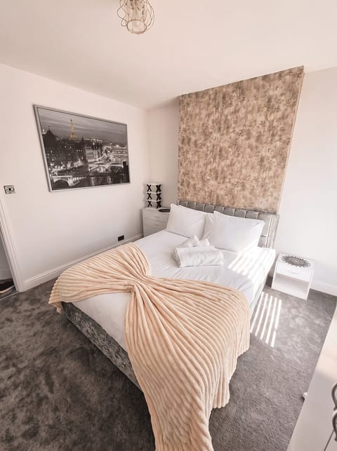 Stylish 2-Bed Apartment in Streatham, South London image 2