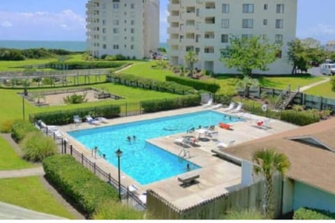 Large pool (Open Seasonally)