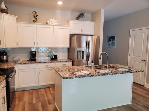 Coastline Townhome Beach Getaway - Located in Cedar Point, NC