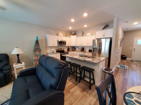 Coastline Townhome Beach Getaway - Located in Cedar Point, NC