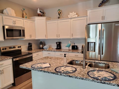 Coastline Townhome Beach Getaway - Located in Cedar Point, NC