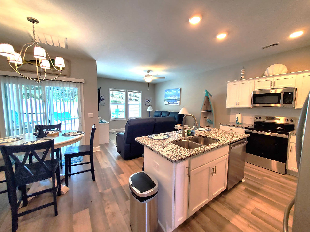 Coastline Townhome Beach Getaway - Located in Cedar Point, NC