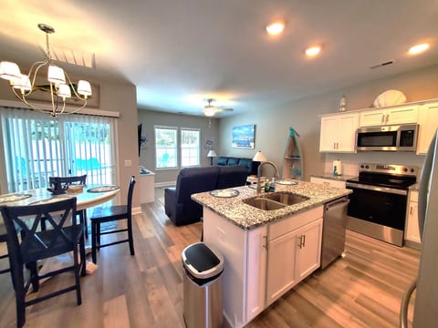 Coastline Townhome Beach Getaway - Located in Cedar Point, NC