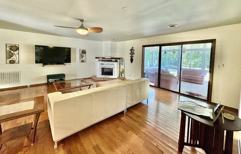 Spacious living room
