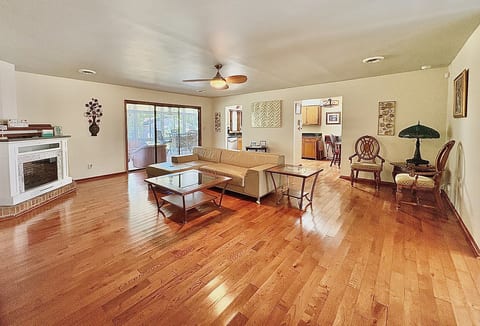 Spacious living room