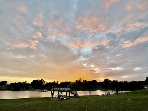 Waterfront Apartment w/boat lift in Swansboro.   Beautiful dock deck views - kayak launch w/kayaks - boat lift.