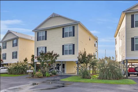 Coastal breezes and marina views - the perfect combo