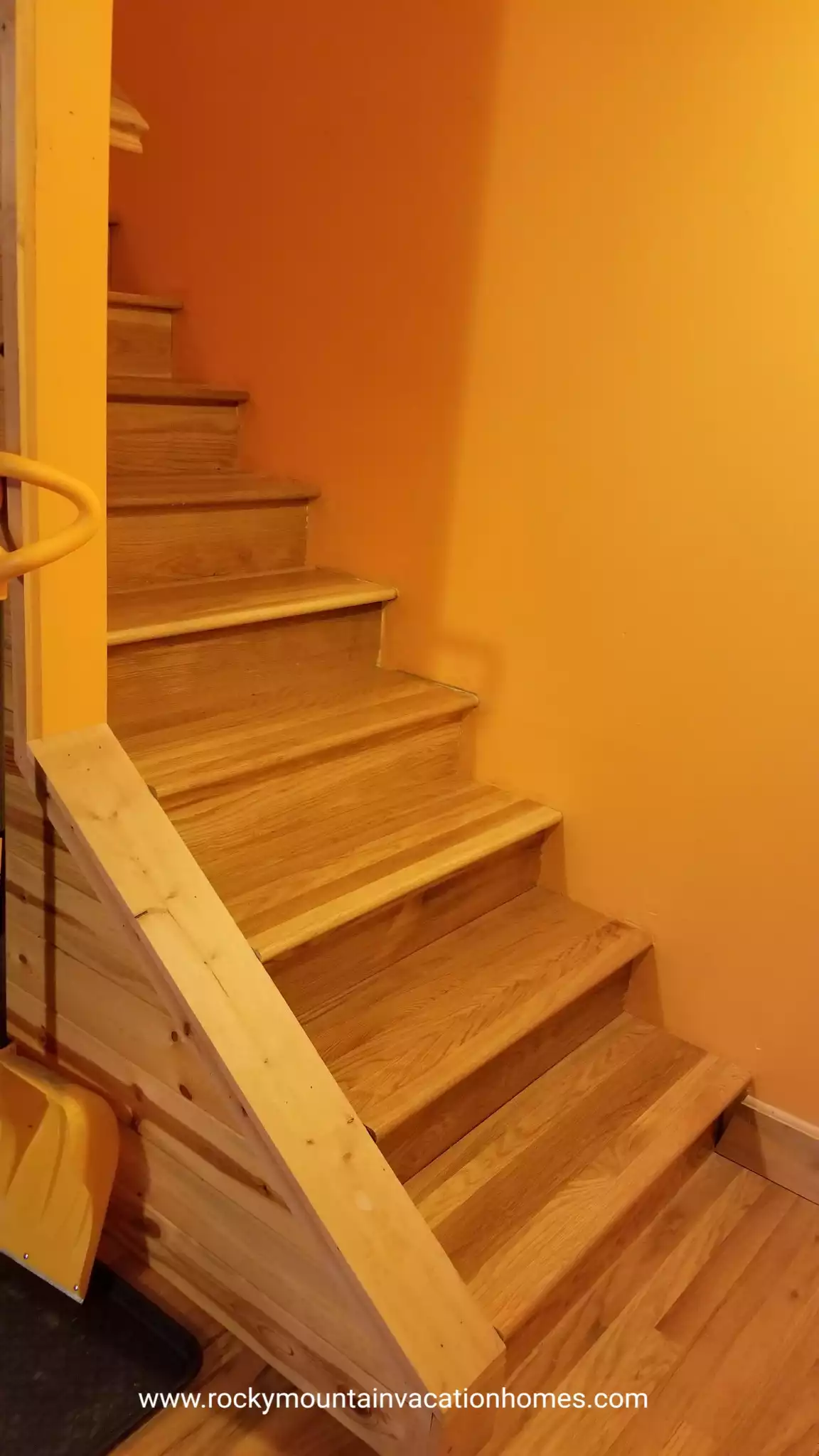 The bottom stairs do not have a handrail.