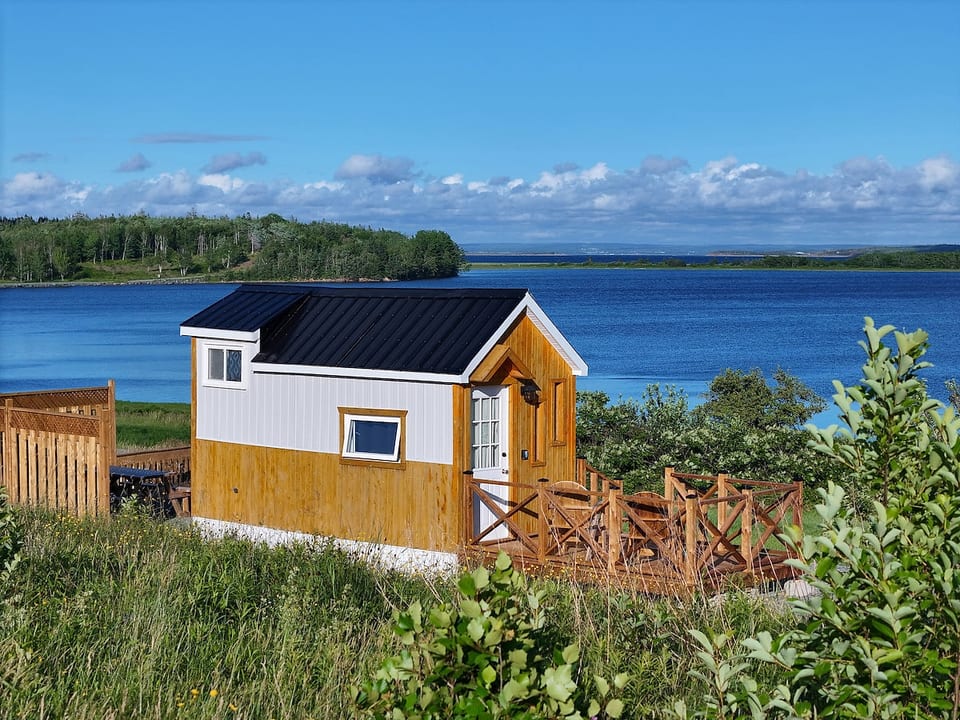 Waterfront Tiny House near PomquetBeach-Winterized image 1
