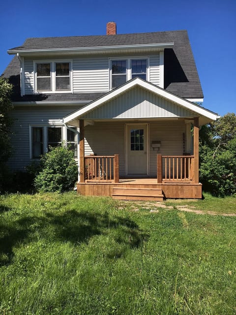 Downtown Antigonish | Entire 4 BR House + Garden image 2
