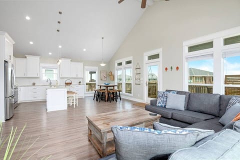 3 Bdr/3 Bth, King Bed, No Fees
