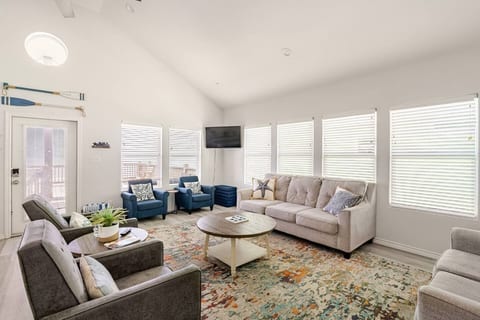 Bright living room with vaulted ceilings and plenty of seating