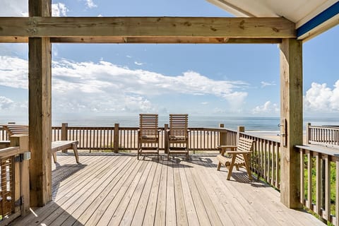 Beachfront, Views, 3bdr/2bth - The Bleu Pearl