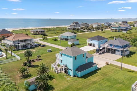 Aerial view: Gulf views and a short drive to the beach
