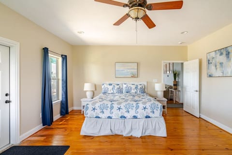 King bedroom with its own door to the deck