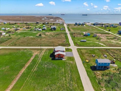 Aerial view: a short walk to the water