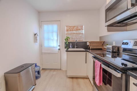Modern 3BR near downtown with fenced backyard