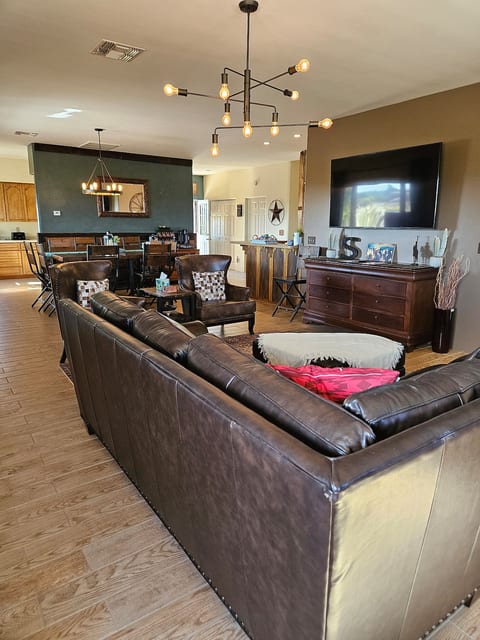 Home in Wickenburg Star Ranch Lodging image 2