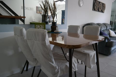 Extendable Dining Table