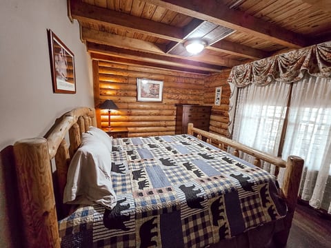Beaver Creek Cabin - Relax & Enjoy Nature! image 4
