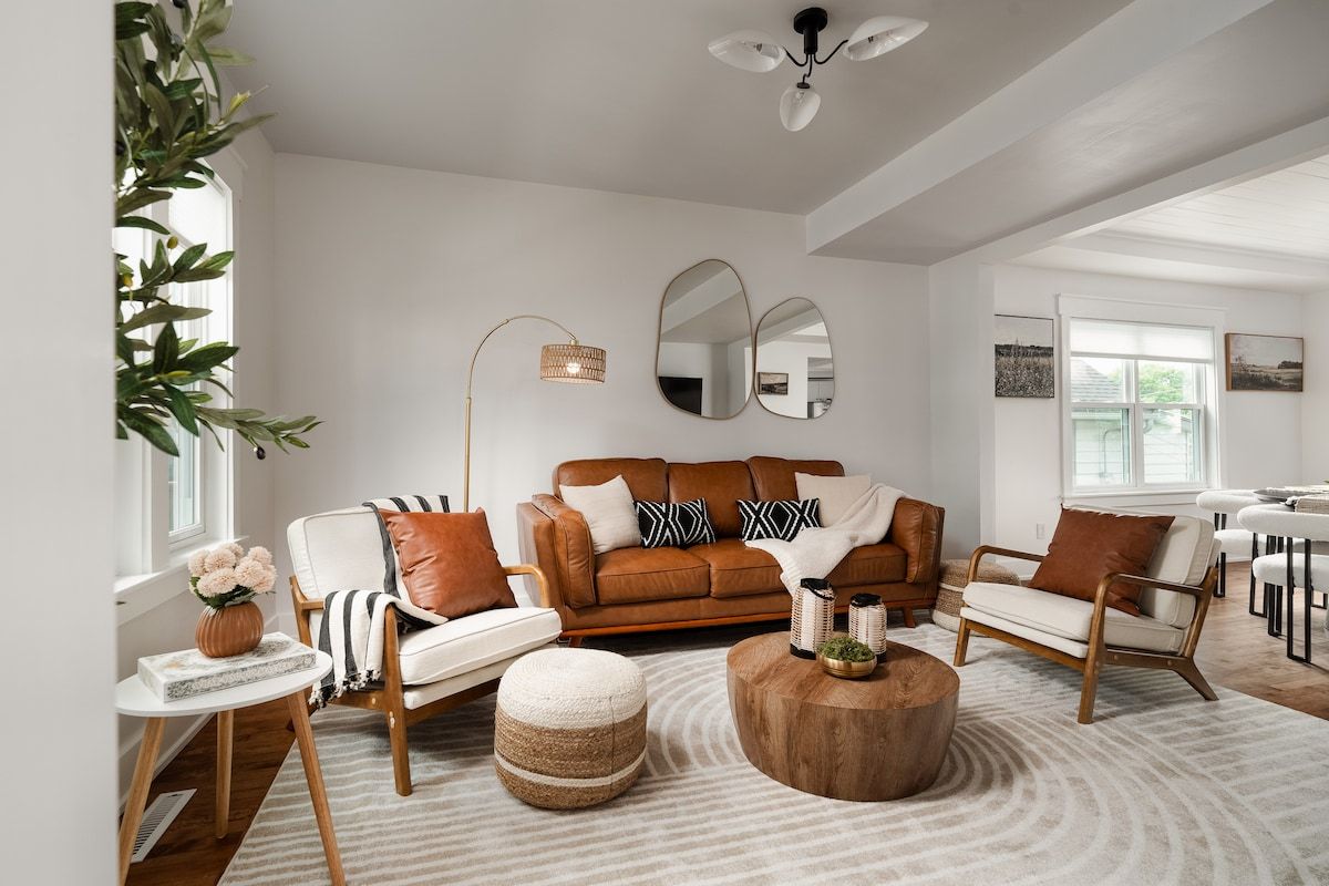 Modern Farmhouse MKE 3 BR 2.5 BA BayView LuxeHome